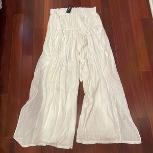 Lulu’s wide legged wrap around flowy pant